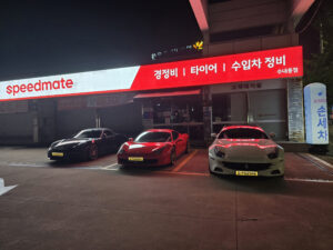 페라리 458 페라리 FF 포르쉐 981 박스터 S 야간 드라이브 사진